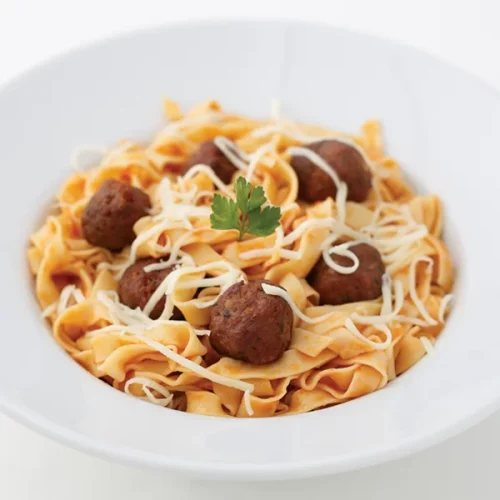 domatesli-etli-makarna